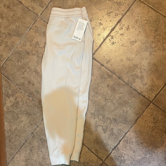 lululemon athletica Pants - Lululemon Scuba Jogger HR